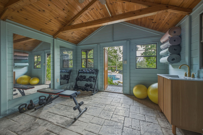 Room 4, 6BR Mountain Getaway Pool Hot Tub Game Room, Buncombe