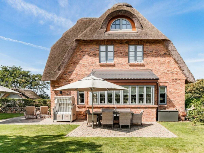 Outdoor dining 3, Holiday Home in Borgsum With Swimming Pool, Nordfriesland