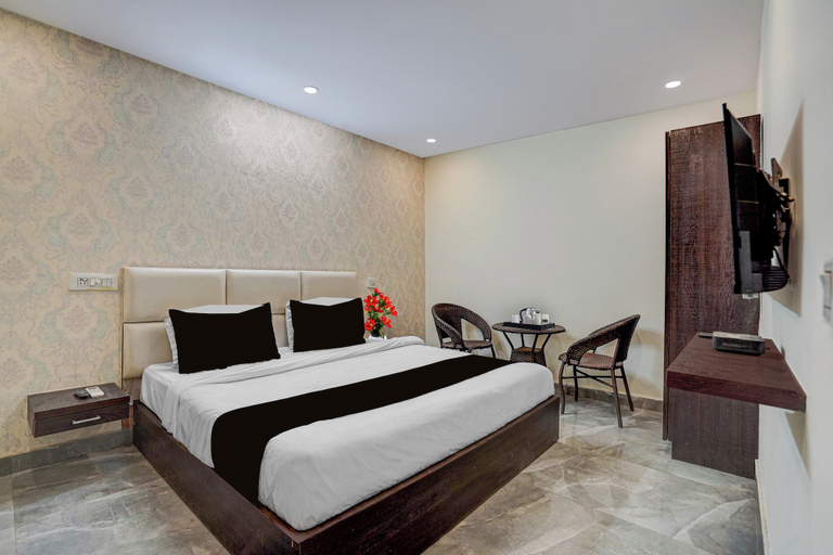 Room 5, Townhouse Oak Banaras Station, Faridabad