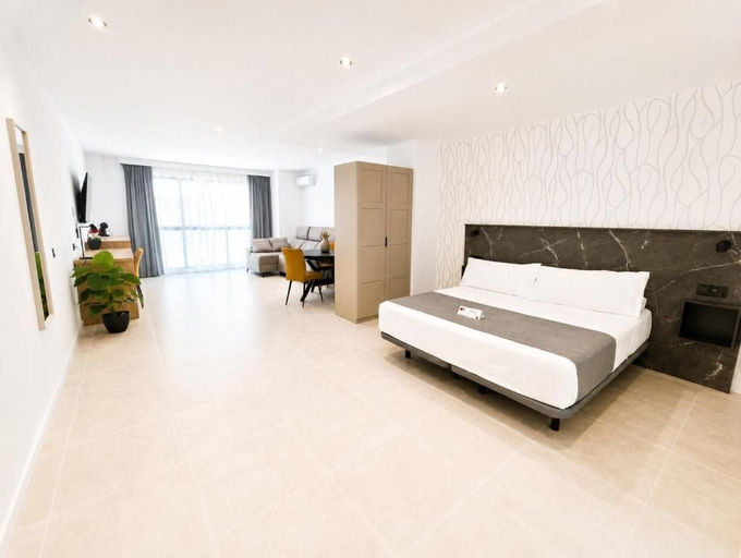 Room 2, AH RENTALS Smart Living, Castellón