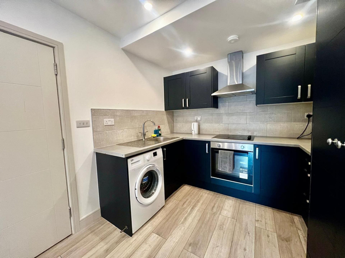 Private kitchen 4, Apartment Sleeps 5 Near High Street, London