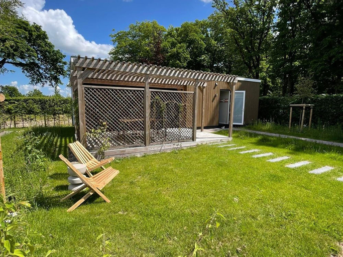 Exterior 2, Luxury Holiday Home Surrounded by Water and Forest, Skarsterlân