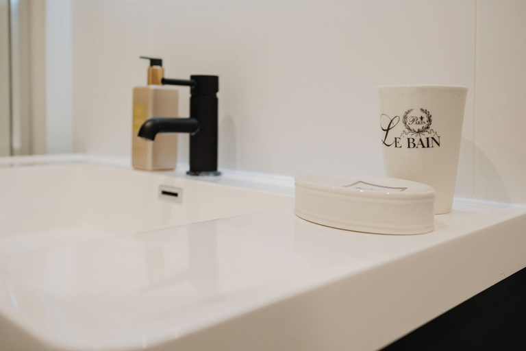 Bathroom amenities 4, Elegant Escape at Dineter Wood House, Herefordshire
