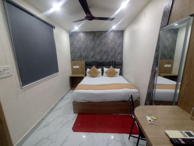Room 4, Shree Sai Lodge, Kaushambi
