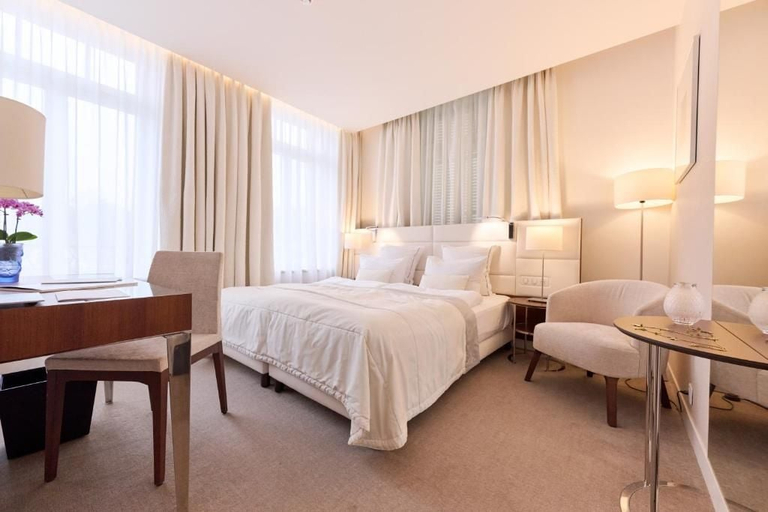Room 5, Chateau Hochberg Hotel et Restaurant, Bas-Rhin
