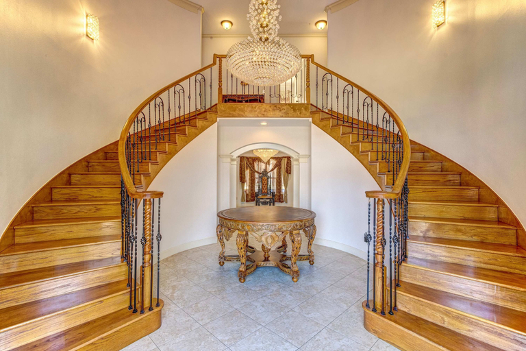 Room 4, Sleeps 16 Pool Slide Family Retreat, Montgomery