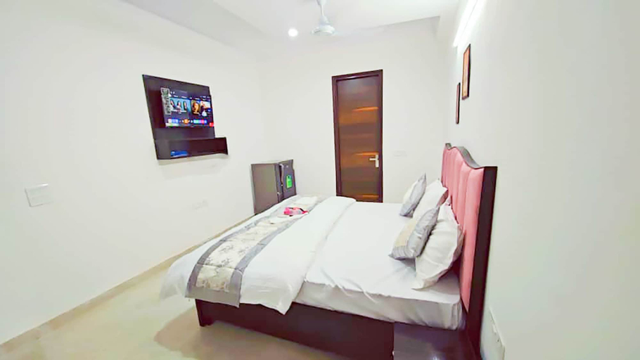 Room 4, Roomshala192 Hotel Aroha Botanical Gardn, Gautam Buddha Nagar