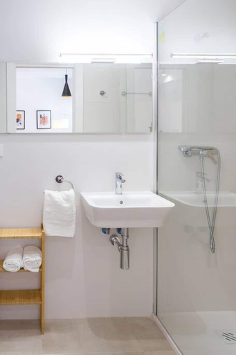 Bathroom 5, Housing Ollerias by Sharingco, Málaga