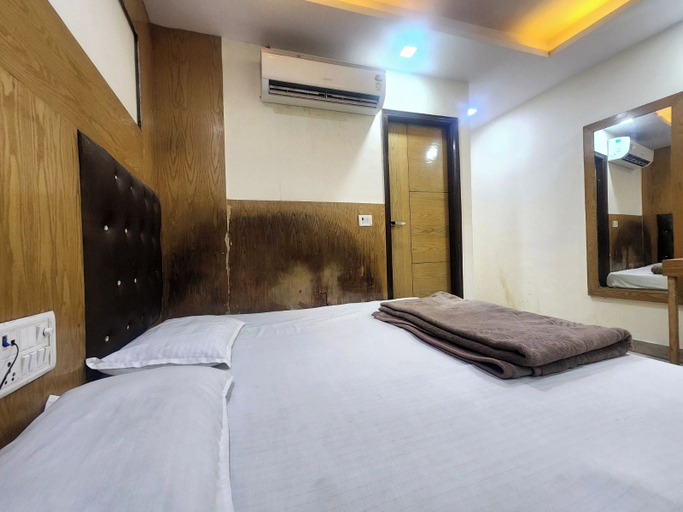Room 3, Oly Hotel Cottage lord Krishna, Delhi