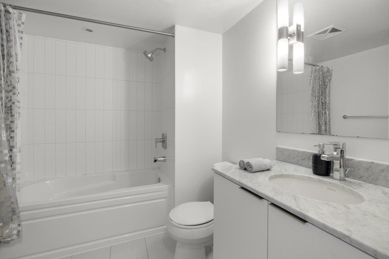 Bathroom 2, StayToronto - Modern Bay Apartments, Toronto