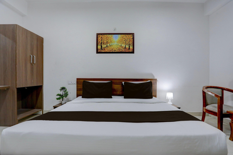 Room 5, Townhouse Gomti Nagar Sector 1, Lucknow