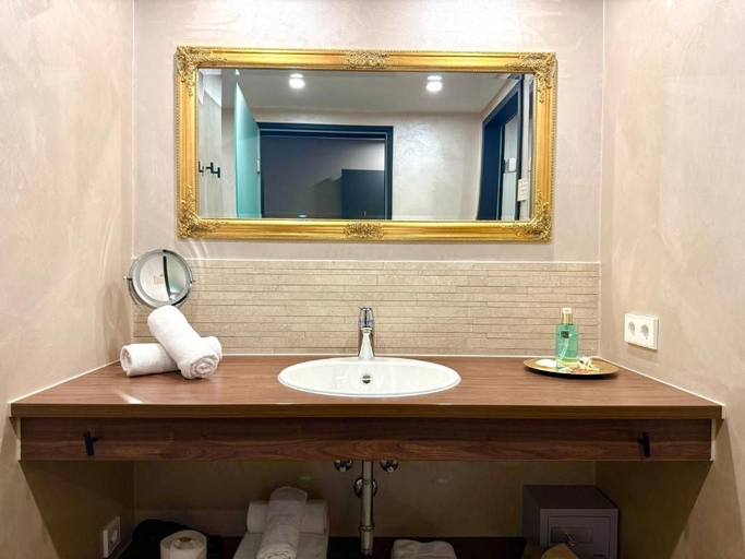 Bathroom 5, Boutique Hotel Zuckerfabrik, Stuttgart