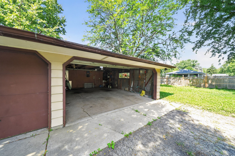 Property grounds, A Quiet Escape Minutes From Downtown Milwaukee 3 Bedroom Duplex, Milwaukee