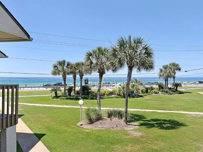 Property grounds 2, Blue Surf 4, Walton