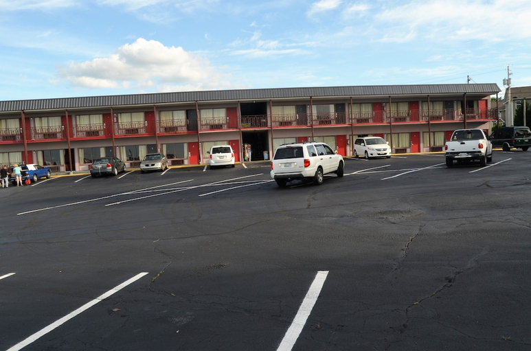 Others 5, I-26 Inn, Washington