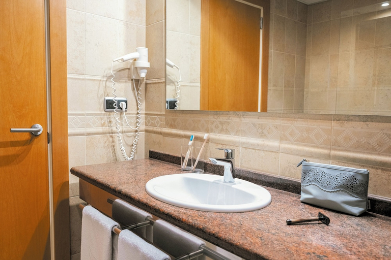 Bathroom 5, Grupotel Alcudia Pins, Baleares