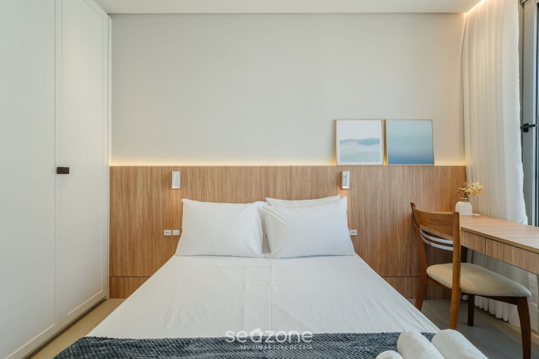Room 2, Apt w/ Barbecue Grill 50 m from the Beach DOI0203, Florianopolis