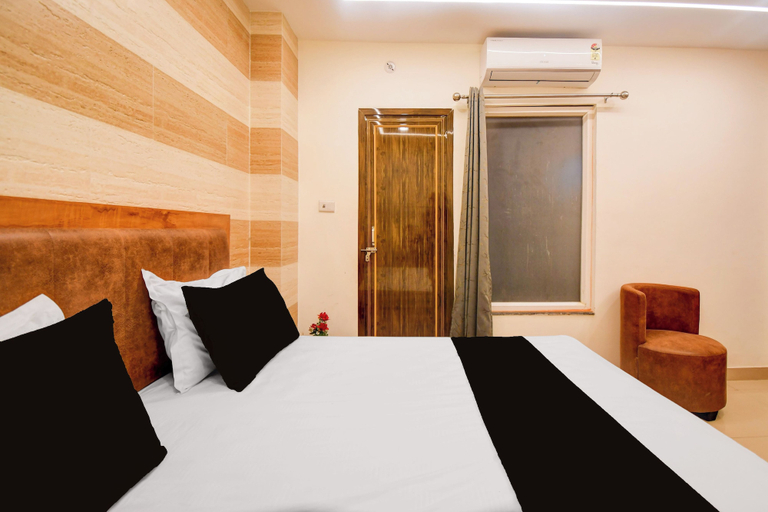 Room 2, Townhouse Gomti Nagar Station, Lucknow