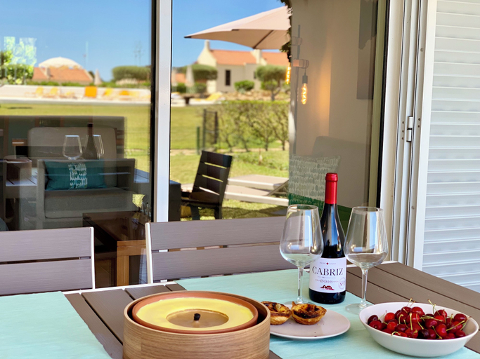 Food & Drinks 5, Charming Apartment with Private Garden & Pool, Loulé