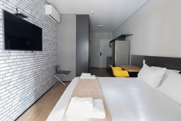 Room 4, Moura by Bhomy, São Paulo