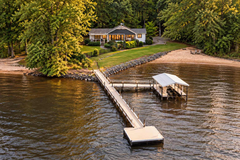 Room 1, Lake Norman Haven Private Dock Lake Views, Lincoln