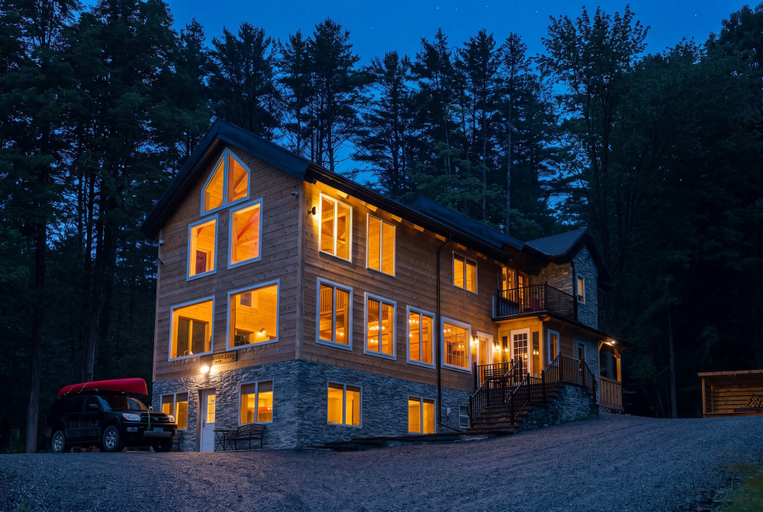 Room 2, The Grafton Lodge Secluded Green Mountain Escape, Windham