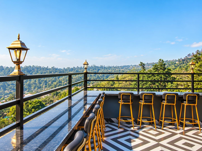 Rooftop terrace, Hotel Celestial Ganges, Garhwal