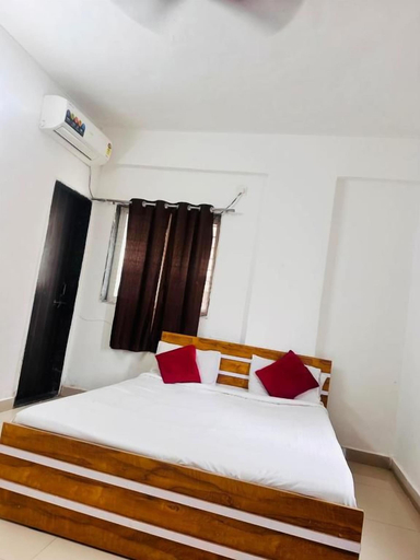Room 5, Hotel Deluxe, Pune