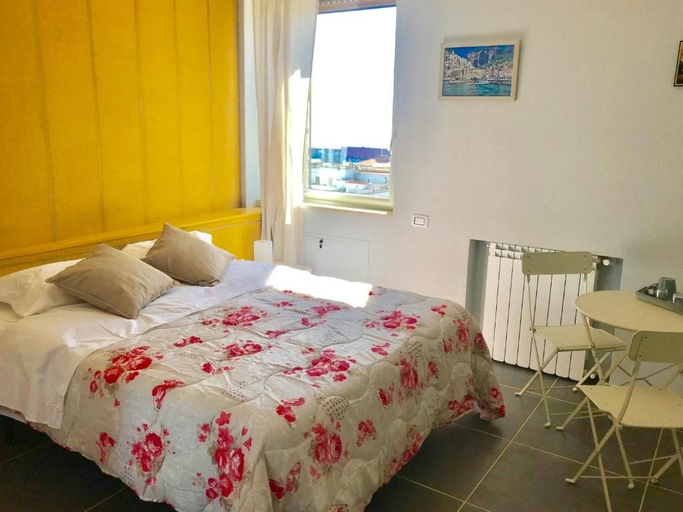 Bedroom 3, IL GRATTACIELO B&B, Napoli