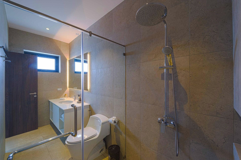 Bathroom 3, Luxury 5BR Villa-14mPool,Daily Maid(ZV5), Cha-Am
