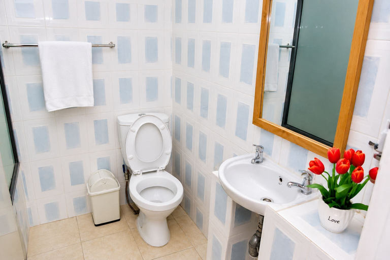 Bathroom 4, Wild Trekkers Lodge, Hwange