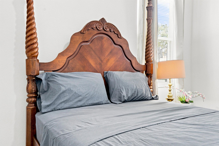 Room 3, 5BR Pinellas Park Game & Fire Pit, Pinellas
