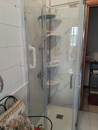 Bathroom, DI TUTTO E DI PIù, Milano