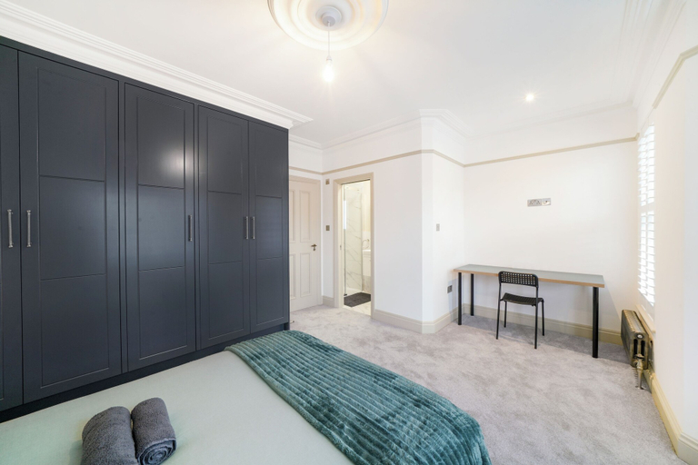 Room 3, Willesden Luxe House with Garden, London