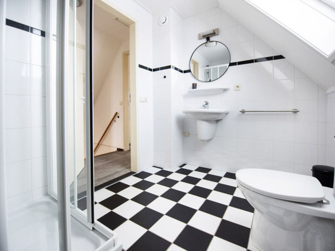 Bathroom 2, Holiday Home With 2 Bedrooms, Ooststellingwerf
