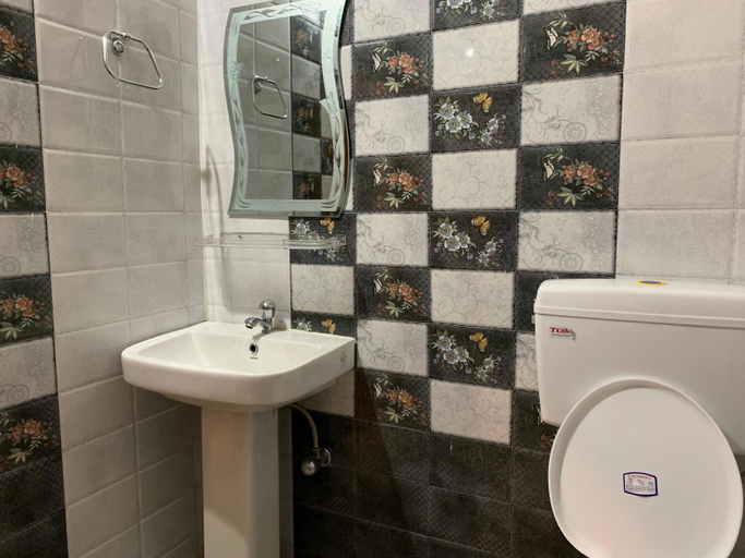 Bathroom 3, GD HOTEL NJP, Jalpaiguri