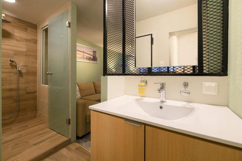 Bathroom, Pol's studio, Peloponnese