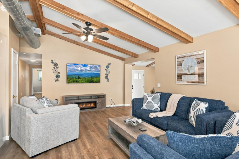 Room 5, Lakefront Retreat w Dock Fenced Yard Fire Pit, Jefferson