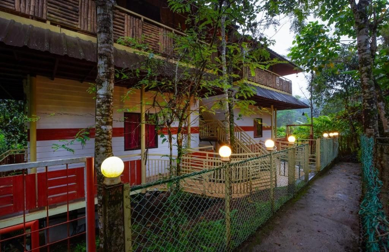 Property grounds 2, Bestinn Leisure Chalona Munnar, Idukki