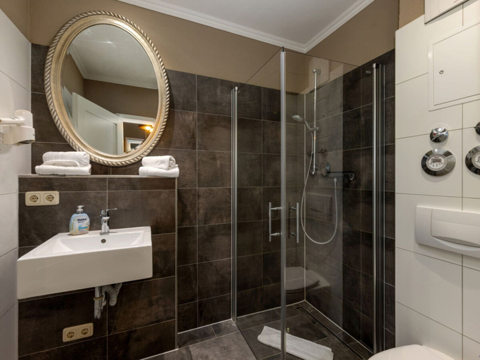 Bathroom, 8, Residence Dunenstrasse, Vorpommern-Rügen