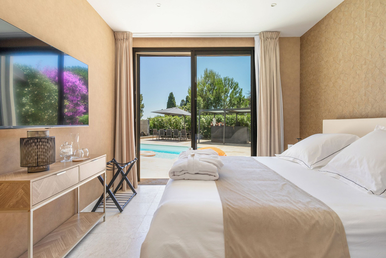 Bedroom 5, La Villa Monarque, Hérault