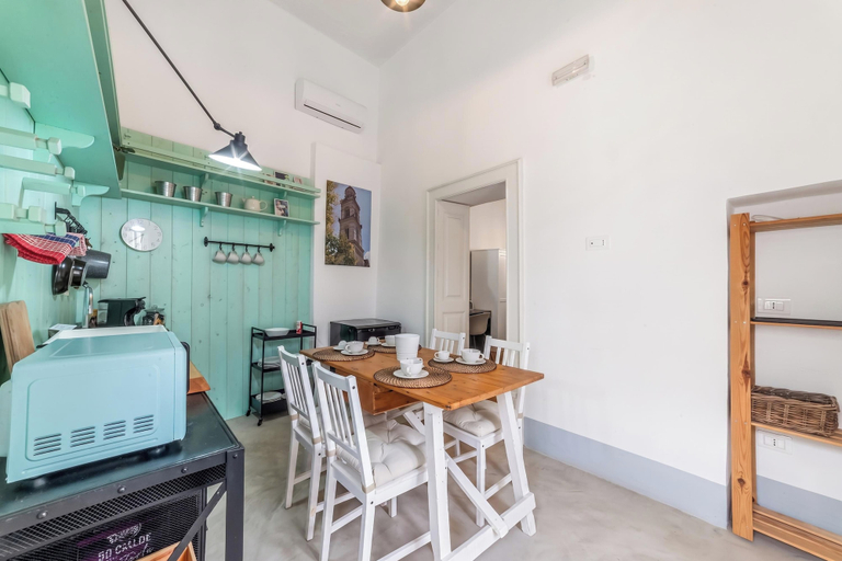 Dining 4, Casa Tafuri In The Historic Center, Lecce