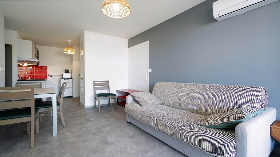 Living room 3, Seaside Apartment With Pool, Hérault
