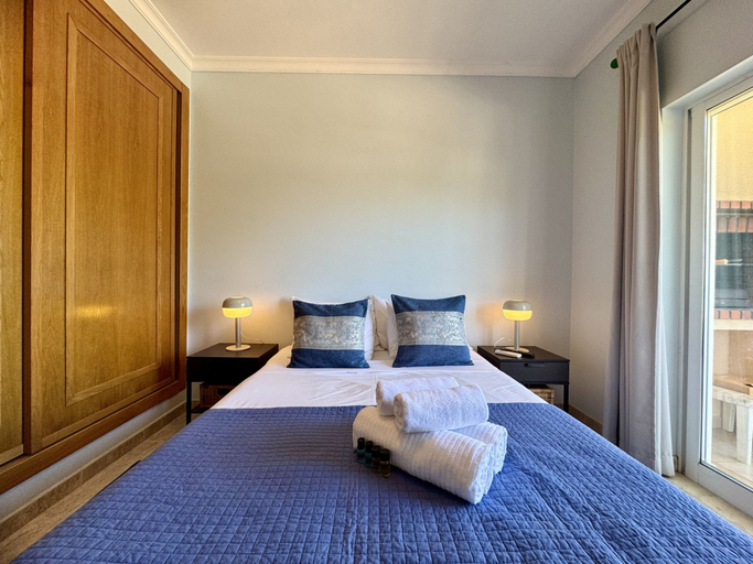 Room 3, Vilamoura Typical 5 With Pool by Homing, Loulé