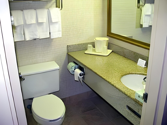 Bathroom 3, Travelodge by Wyndham Vernon CT, Tolland