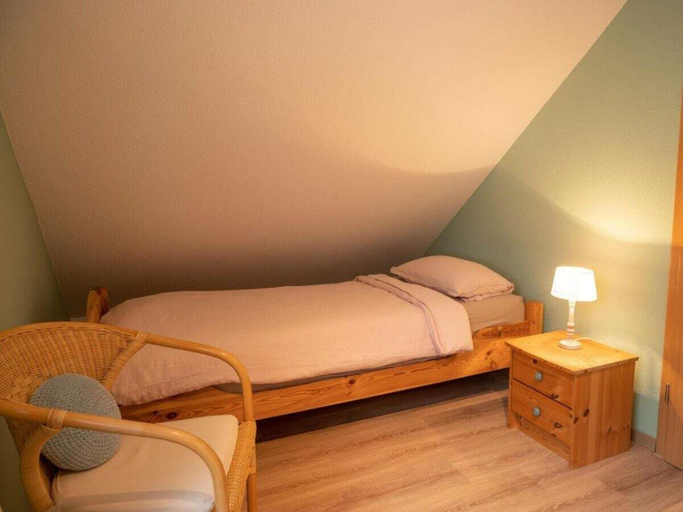 Room 3, Holiday Home in Greetsiel With Terrace, Aurich