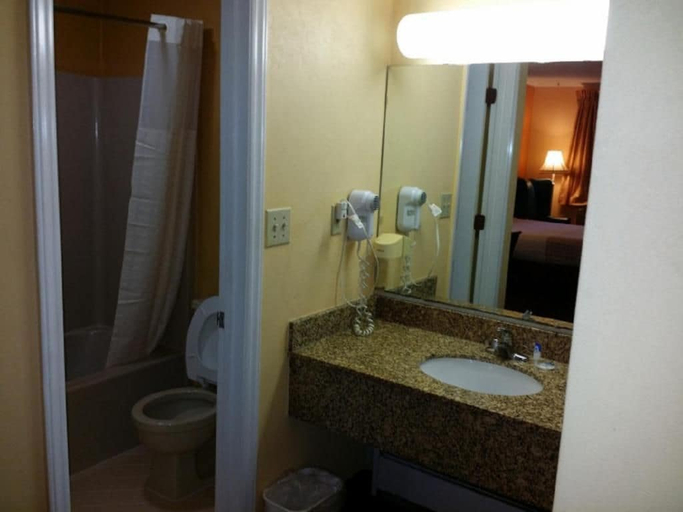 Bathroom 4, Loyalty Inn Rockingham, Richmond