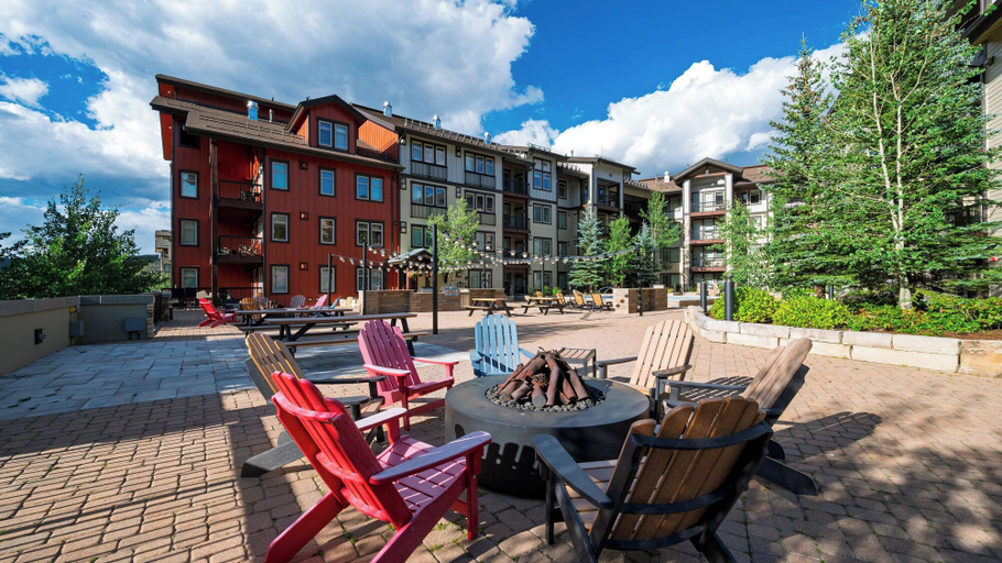 Terrace/patio 3, Little Moose by Avantstay Steps To Winter Park Gondola Shared Hot Tub + Pool, Grand
