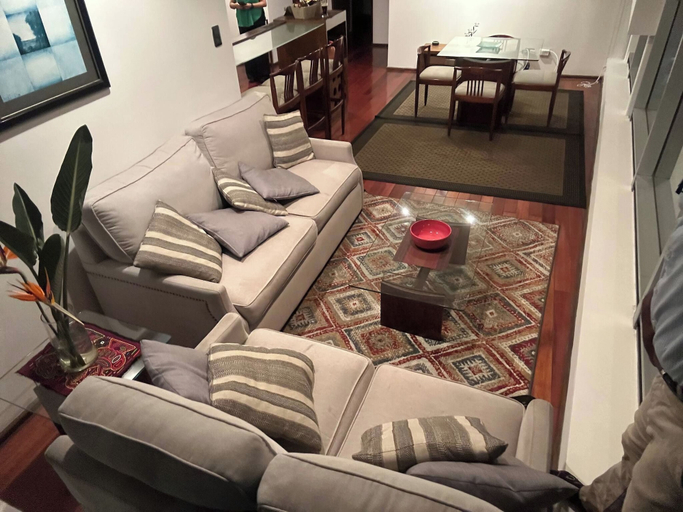 Living room 5, Modern 2-bedroom Apartment in Guatemala City With Covered Parking, ZONA 14