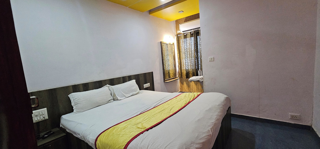 Room 2, Hotel Signature, Ahmadabad